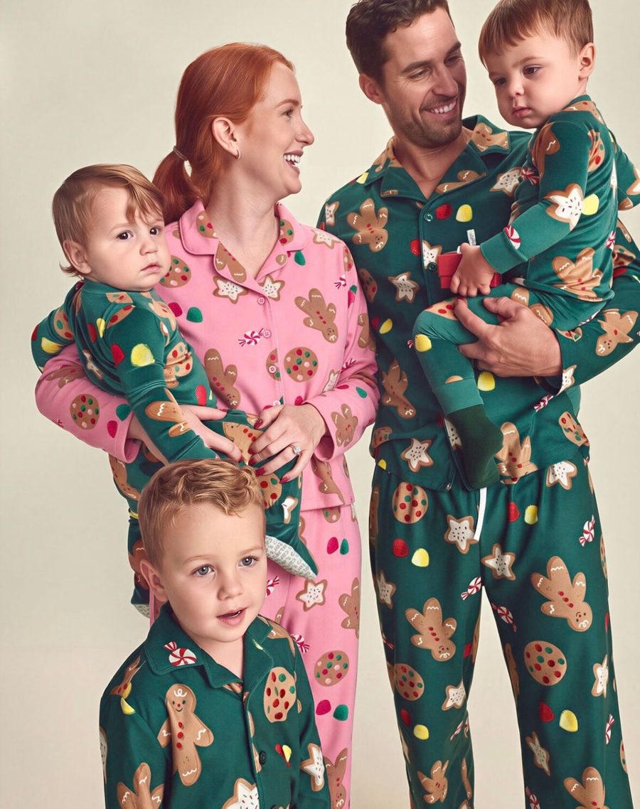 Familia con pijamas de galleta de jengibre